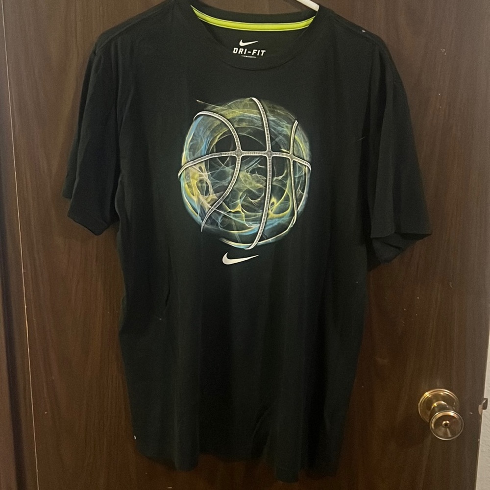 Men’s Nike black shirt sleeve shirt with basketball on it